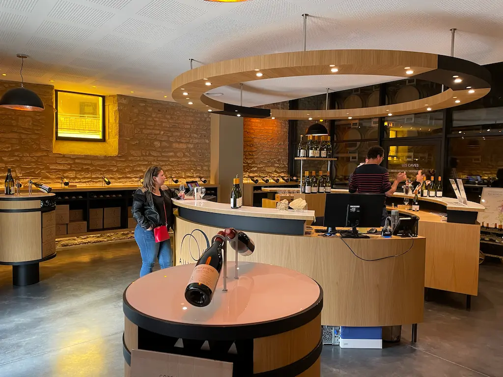 Caveau du domaine viticole auvigue à Pouilly Fuissé