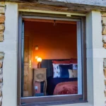 Chambre rez-de-chaussée. Vue paisible.