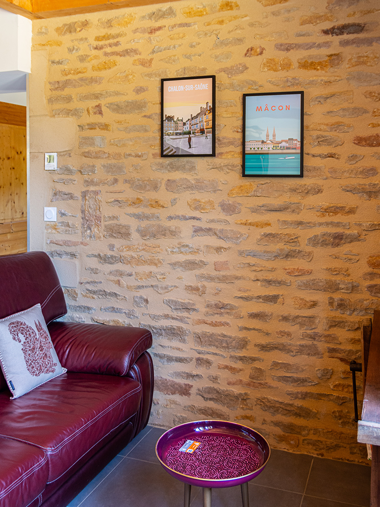 gîte avec murs en pierre